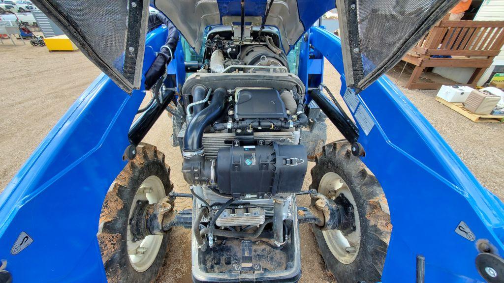 New Holland Workmaster 120 Utility Tractor w/Loader