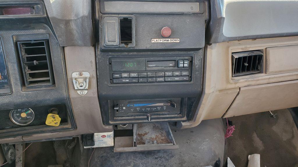 1997 Ford F800 F Series Conventional Cab Patch Truck