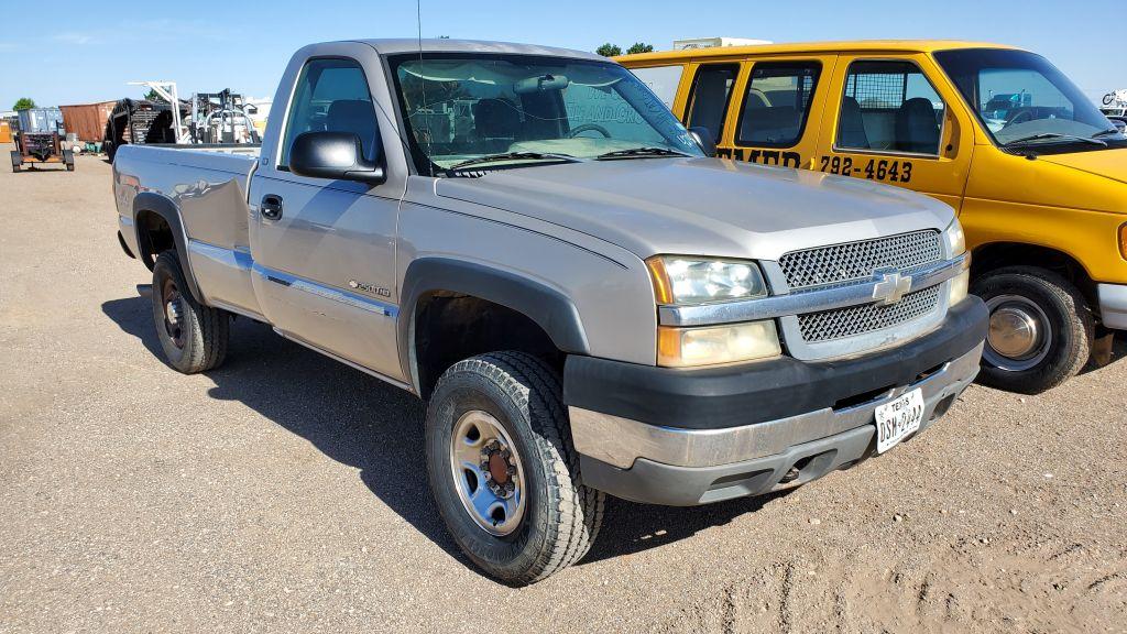 2004 Chevrolet Silverado 2500 W/T Regular Cab 2D Work Truck