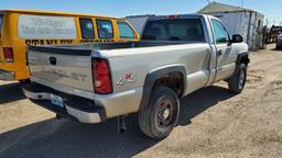 2004 Chevrolet Silverado 2500 W/T Regular Cab 2D Work Truck