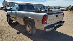 2004 Chevrolet Silverado 2500 W/T Regular Cab 2D Work Truck