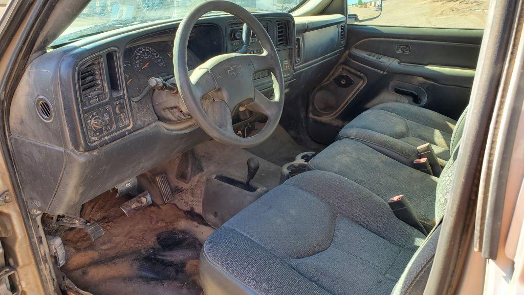 2004 Chevrolet Silverado 2500 W/T Regular Cab 2D Work Truck
