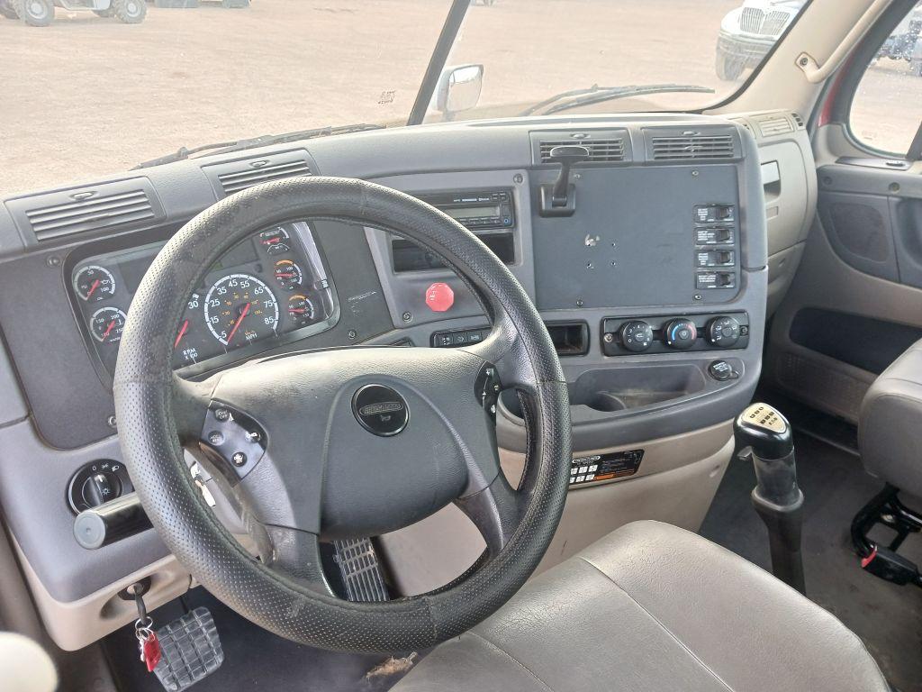 2016 Freightliner Cascadia 113 DAY Cab