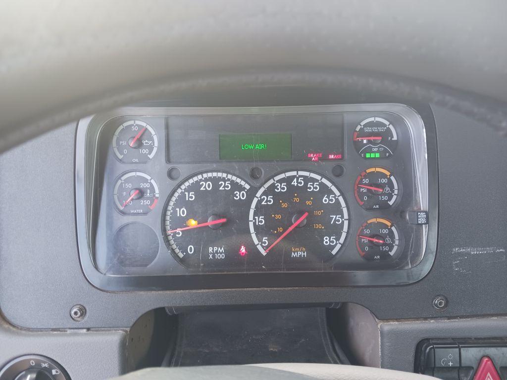 2016 Freightliner Cascadia 113 DAY Cab