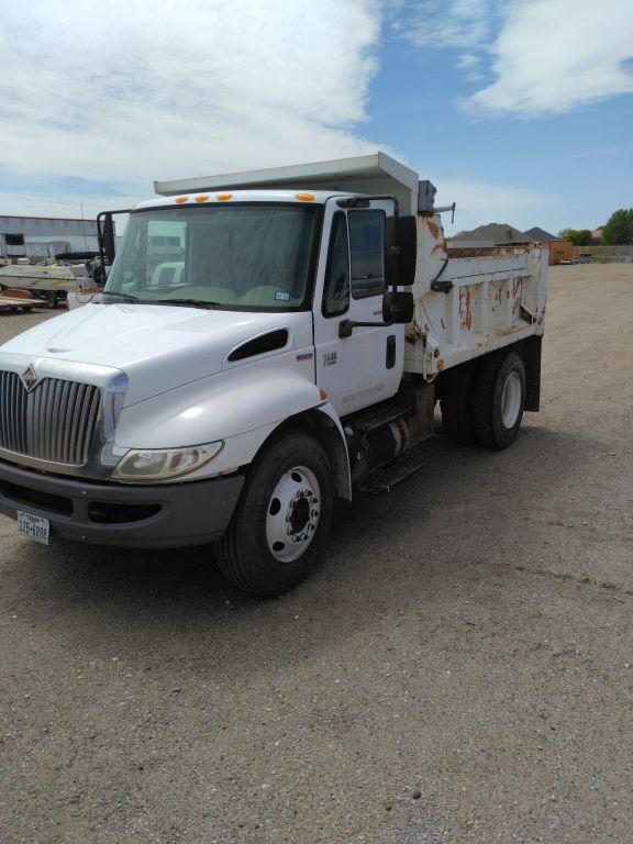 2005 Mack International  CV713 Granite 700 Conventional Cab Truck Delivery Dump Truck