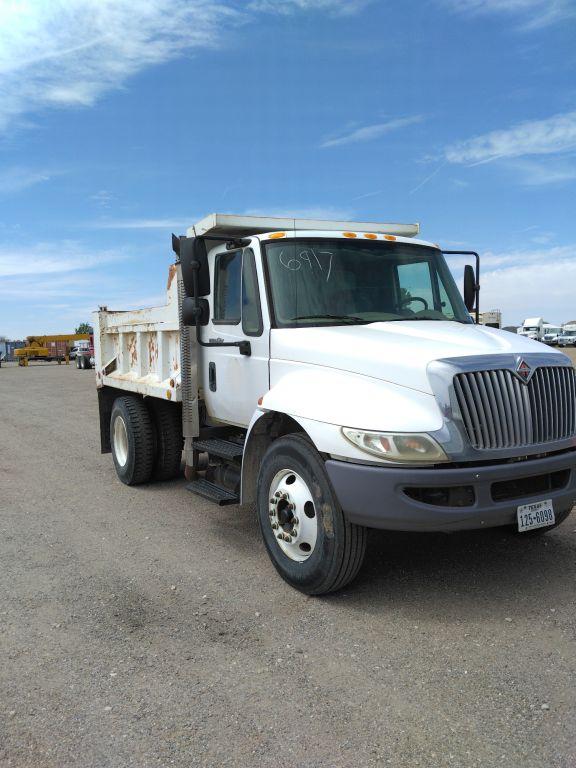 2005 Mack International  CV713 Granite 700 Conventional Cab Truck Delivery Dump Truck