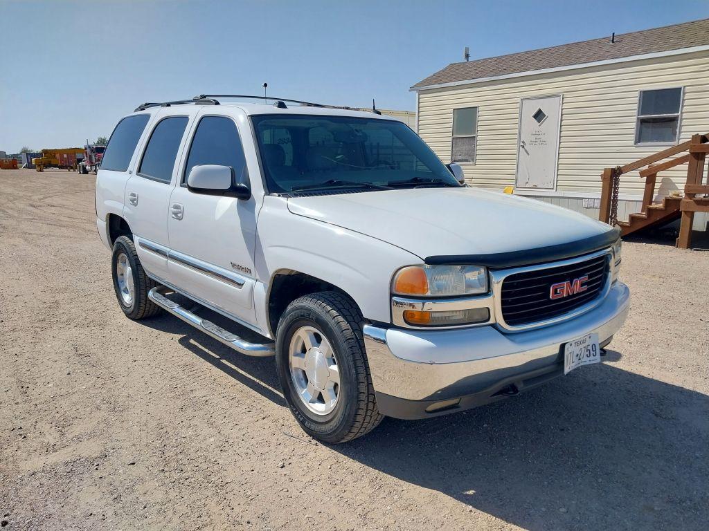 2004 GMC Yukon SLE  SUV 4D