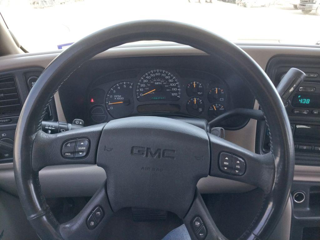 2004 GMC Yukon SLE  SUV 4D