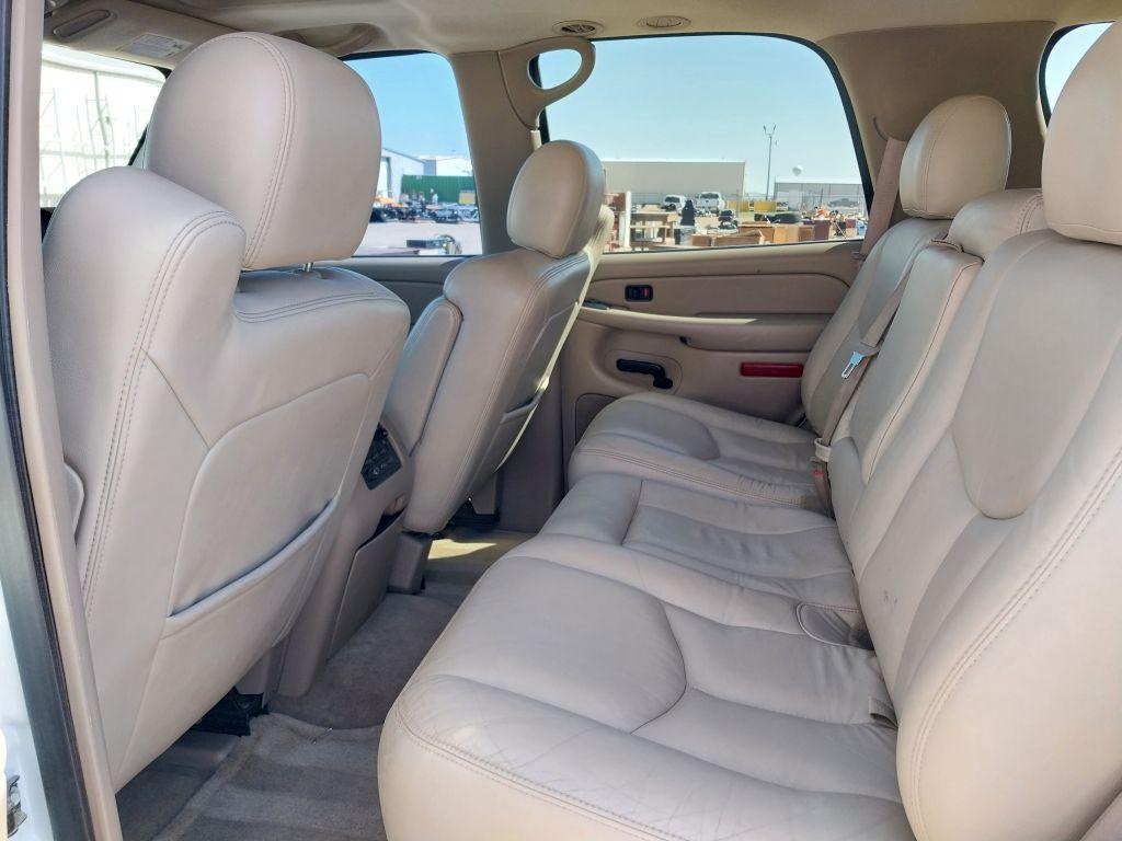 2004 GMC Yukon SLE  SUV 4D