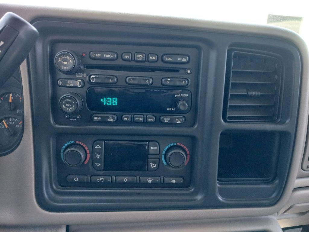 2004 GMC Yukon SLE  SUV 4D