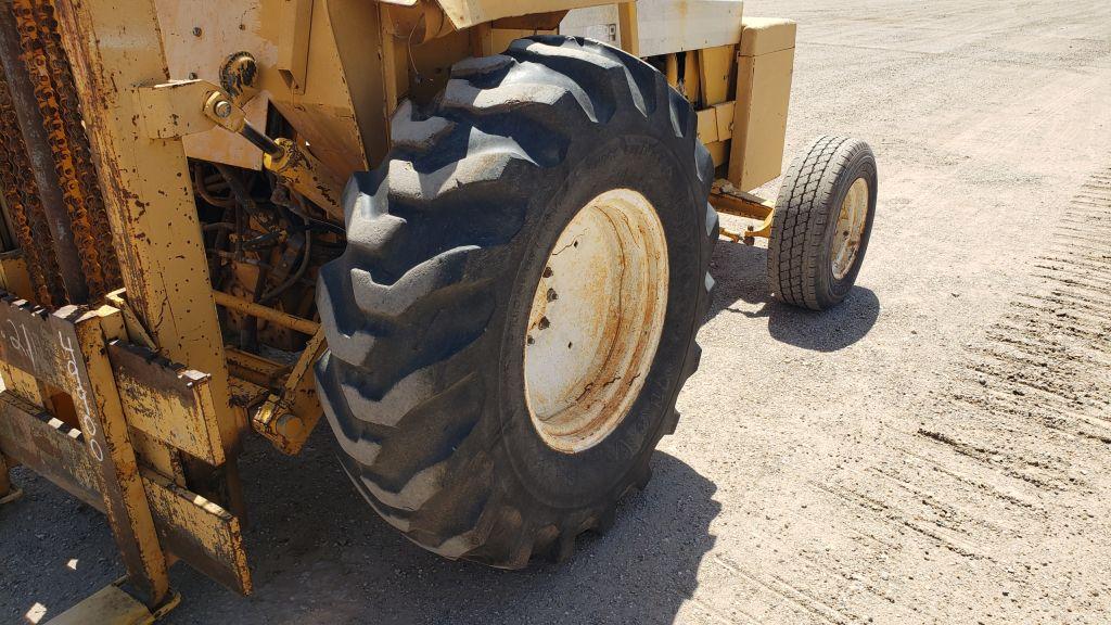 International 4500-B Forklift