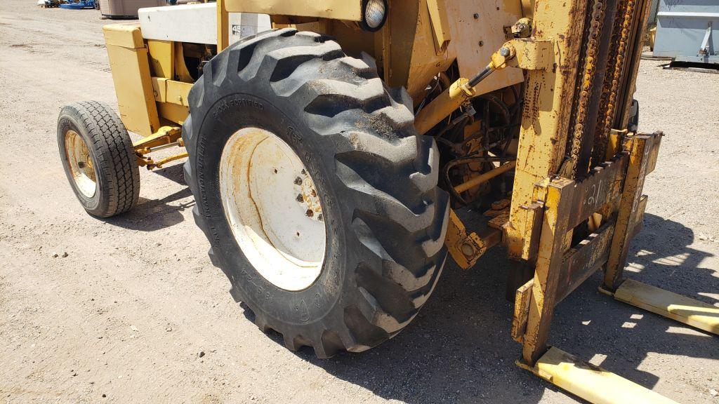 International 4500-B Forklift