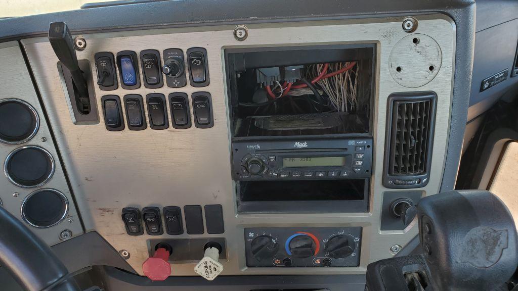 2008 Mack CXU613 600 Cab-Behind-Engine Truck Tractor