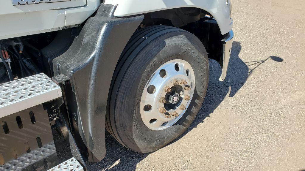 2008 Mack CXU613 600 Cab-Behind-Engine Truck Tractor