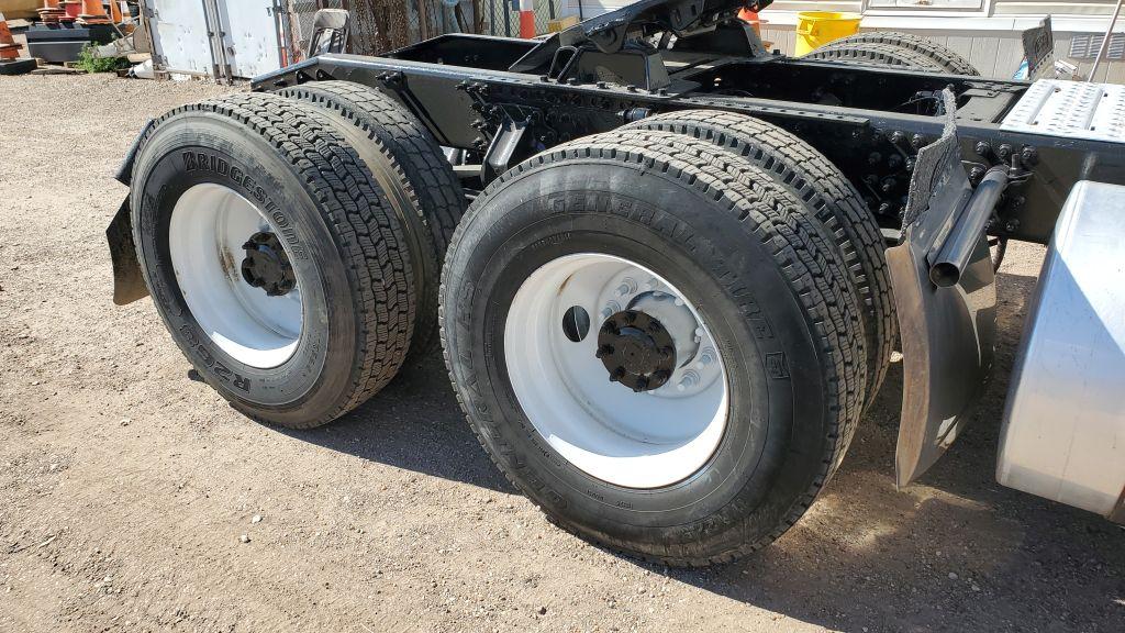 2008 Mack CXU613 600 Cab-Behind-Engine Truck Tractor