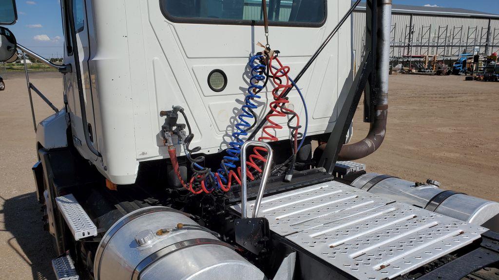 2008 Mack CXU613 600 Cab-Behind-Engine Truck Tractor