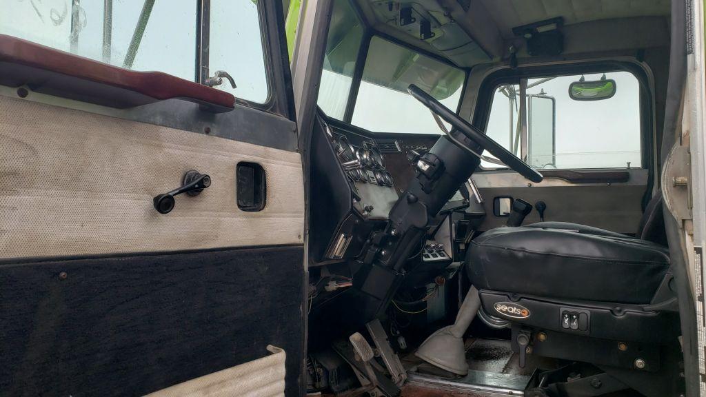 1996 Peterbilt 379  Sleeper Cab Wrecker/Tow Truck