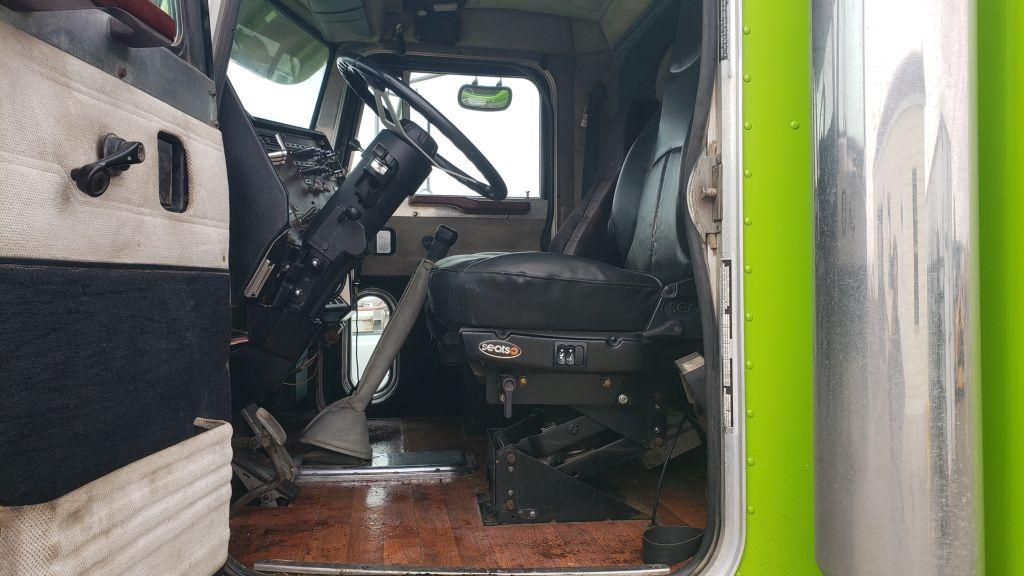1996 Peterbilt 379  Sleeper Cab Wrecker/Tow Truck