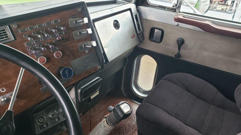 1996 Peterbilt 379  Sleeper Cab Wrecker/Tow Truck