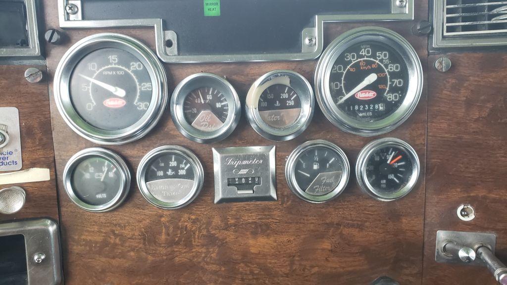 1996 Peterbilt 379  Sleeper Cab Wrecker/Tow Truck