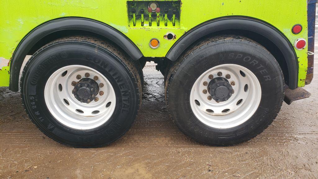 1996 Peterbilt 379  Sleeper Cab Wrecker/Tow Truck