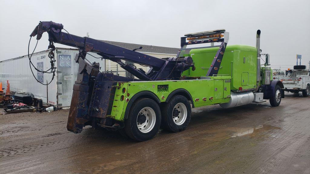 1996 Peterbilt 379  Sleeper Cab Wrecker/Tow Truck