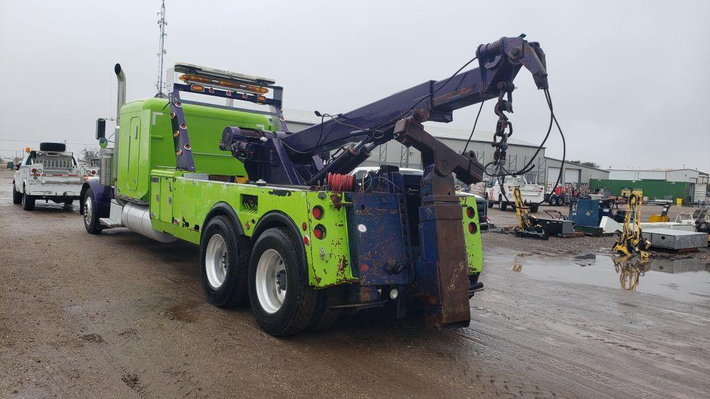 1996 Peterbilt 379  Sleeper Cab Wrecker/Tow Truck