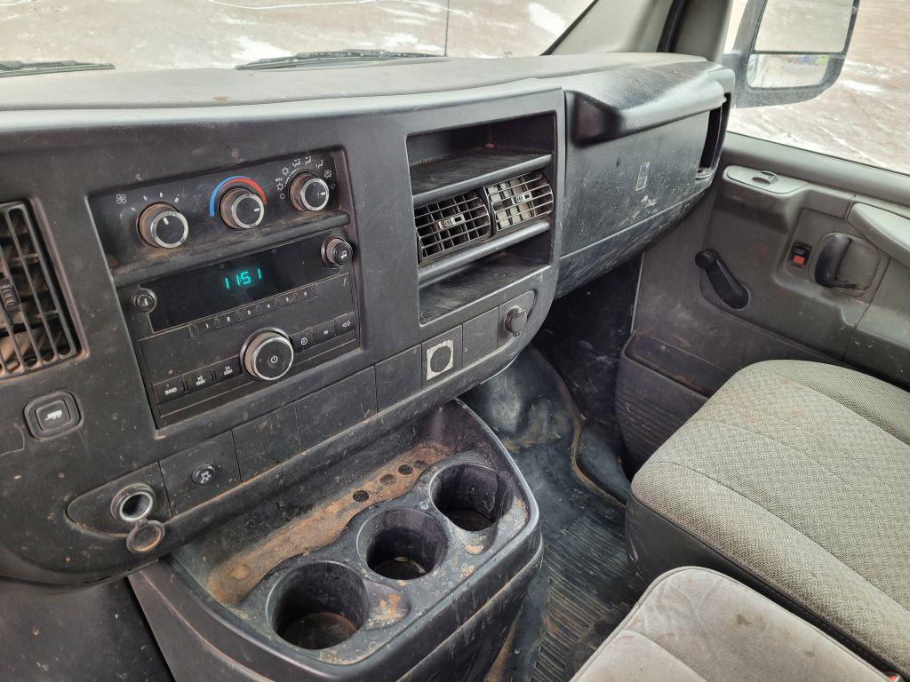 2011  Chevrolet  Express 2500   Extended Cargo Van 3D