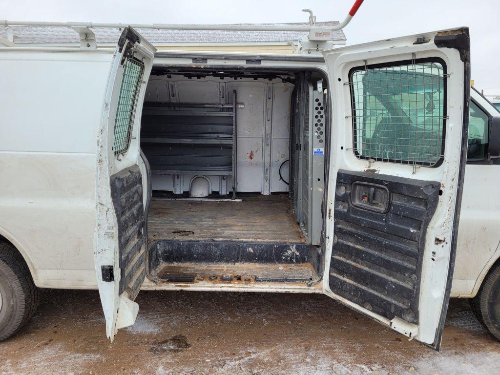2011  Chevrolet  Express 2500   Extended Cargo Van 3D