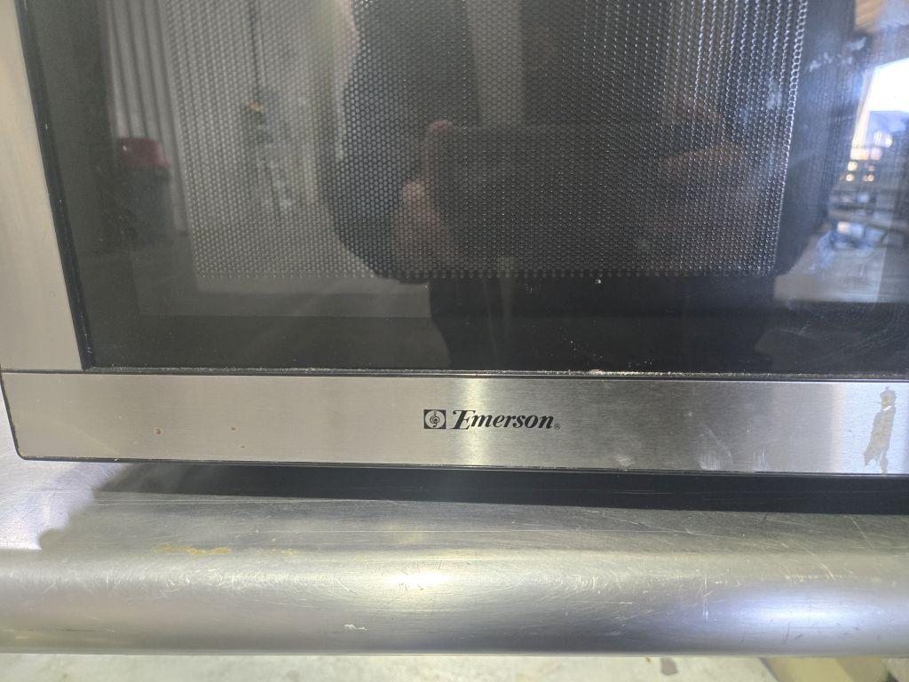 Emerson Microwave Oven