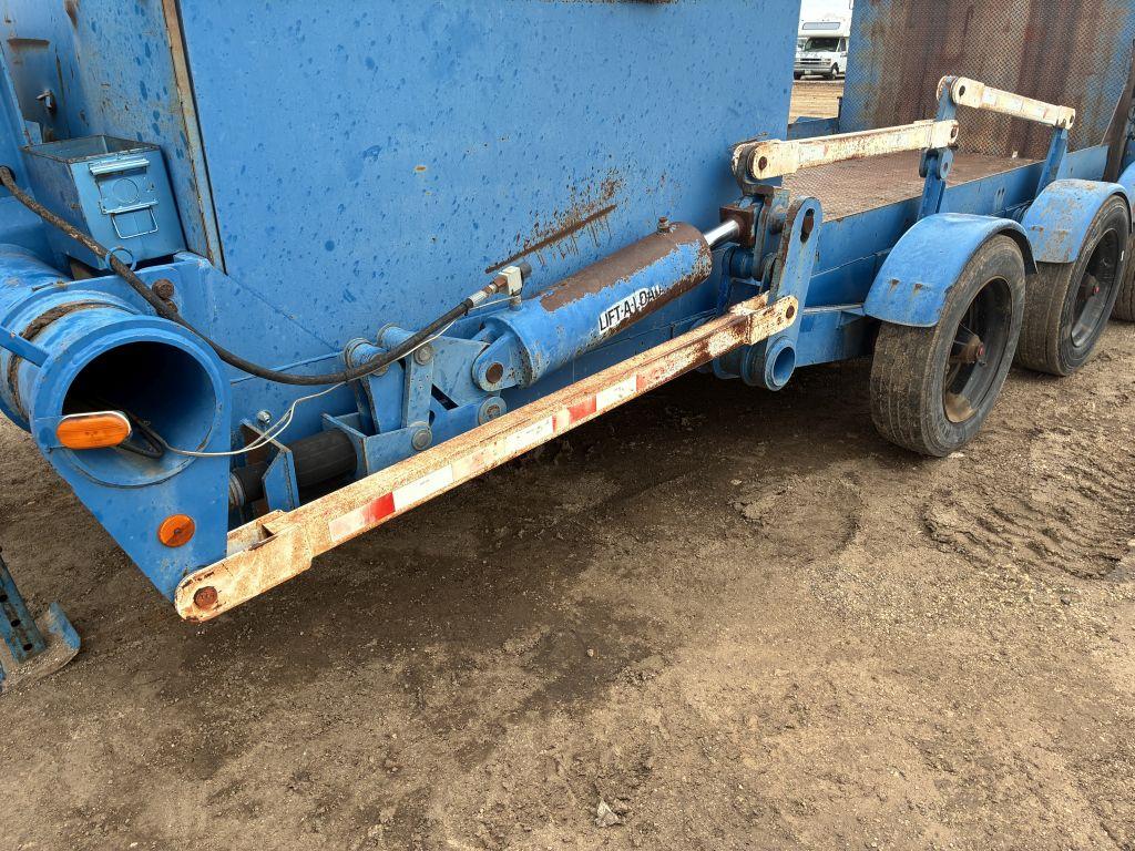 2002  Life Time 5th Wheel  Hydraulic Drop Trailer