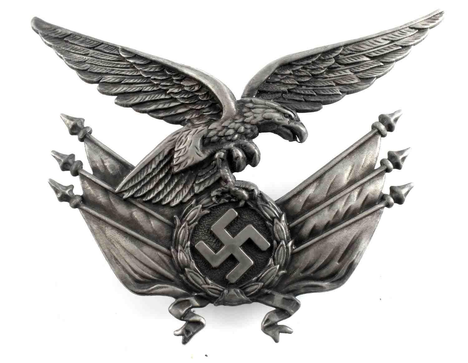 WWII GERMAN LUFTWAFFE GORGET CENTER EAGLE