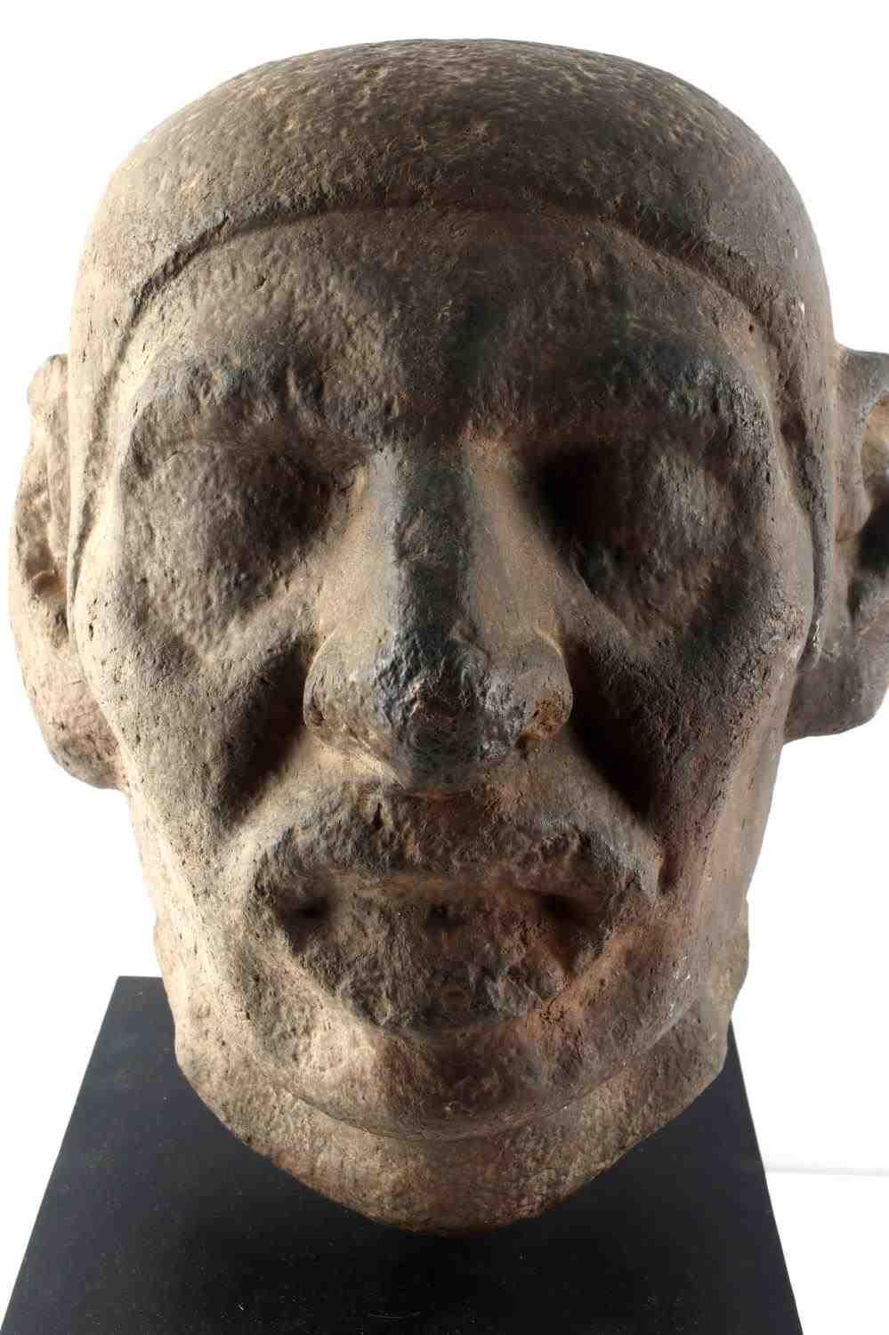 ANCIENT HEAD SCULPTURE OF UNKNOWN ORIGINS