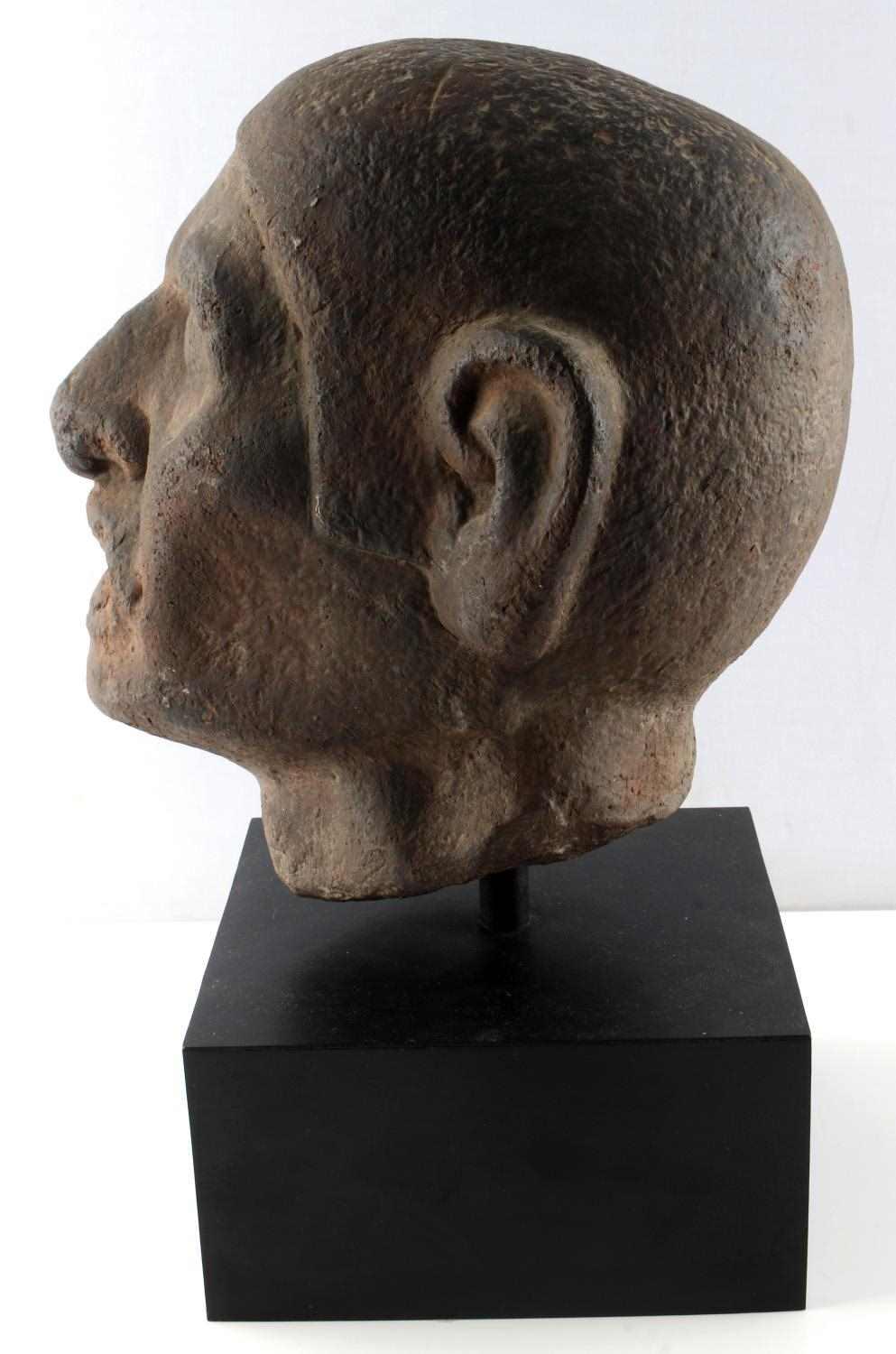 ANCIENT HEAD SCULPTURE OF UNKNOWN ORIGINS