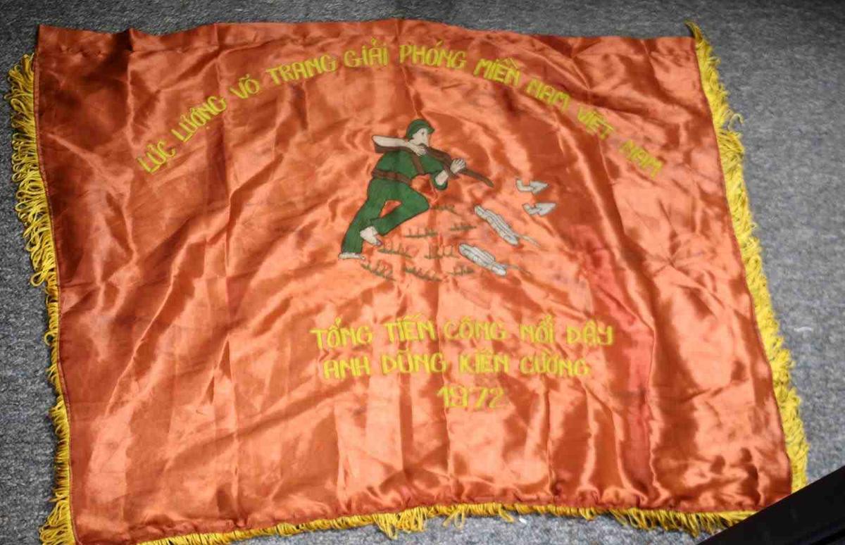 1972 VIETNAM ERA VIET CONG REGIMENTAL BANNER FLAG
