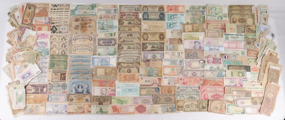 LARGE LOT OF CURRENCY FROM AROUND THE WORLD