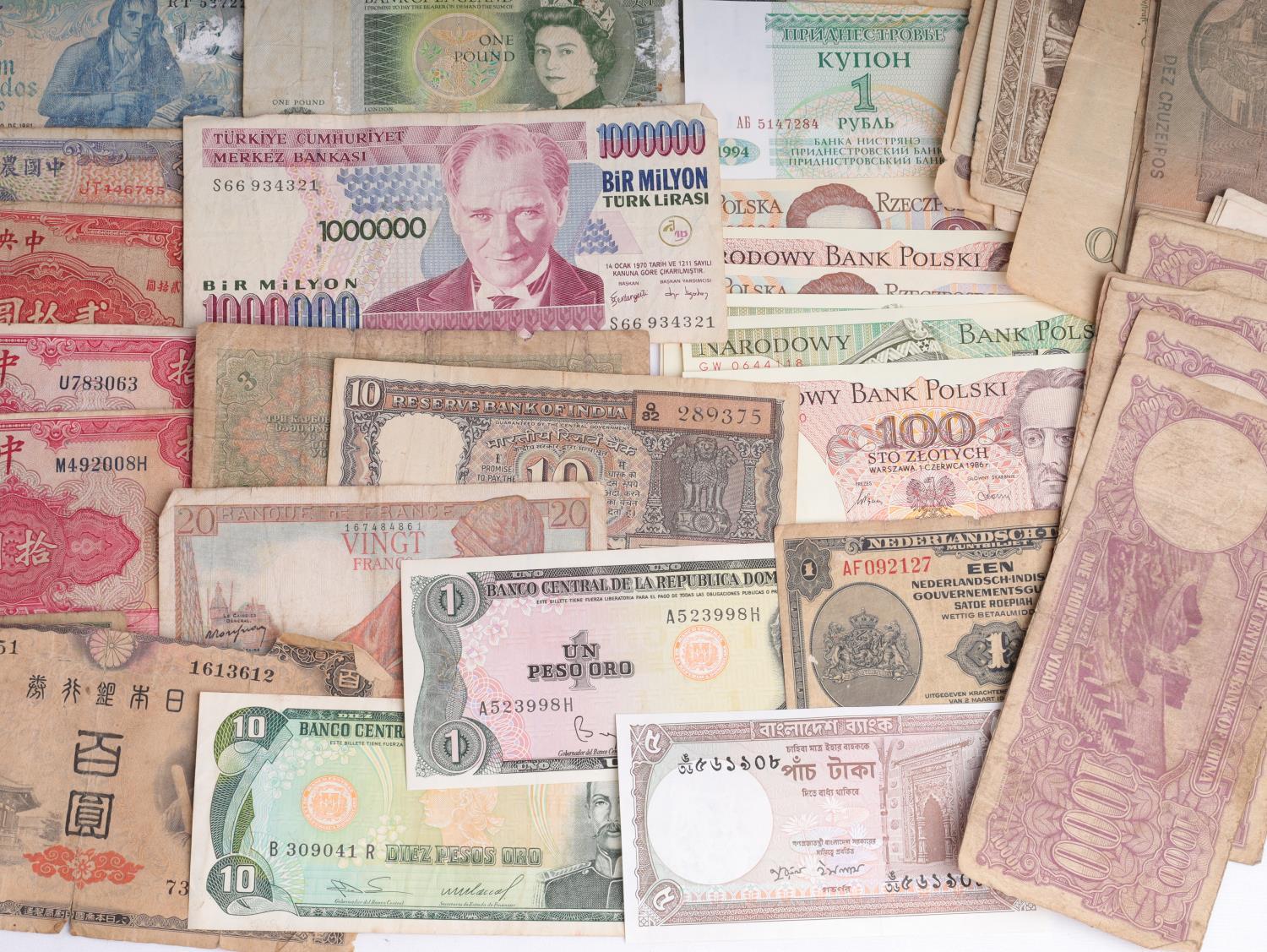 LARGE LOT OF CURRENCY FROM AROUND THE WORLD