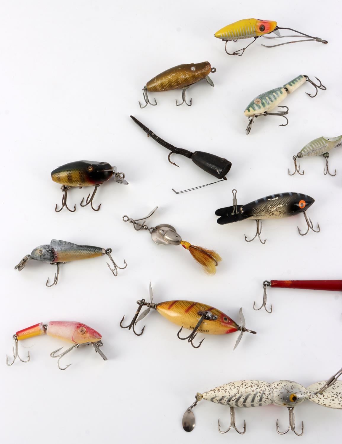 20 VINTAGE HEDDON WOODEN FISHING LURES LOT