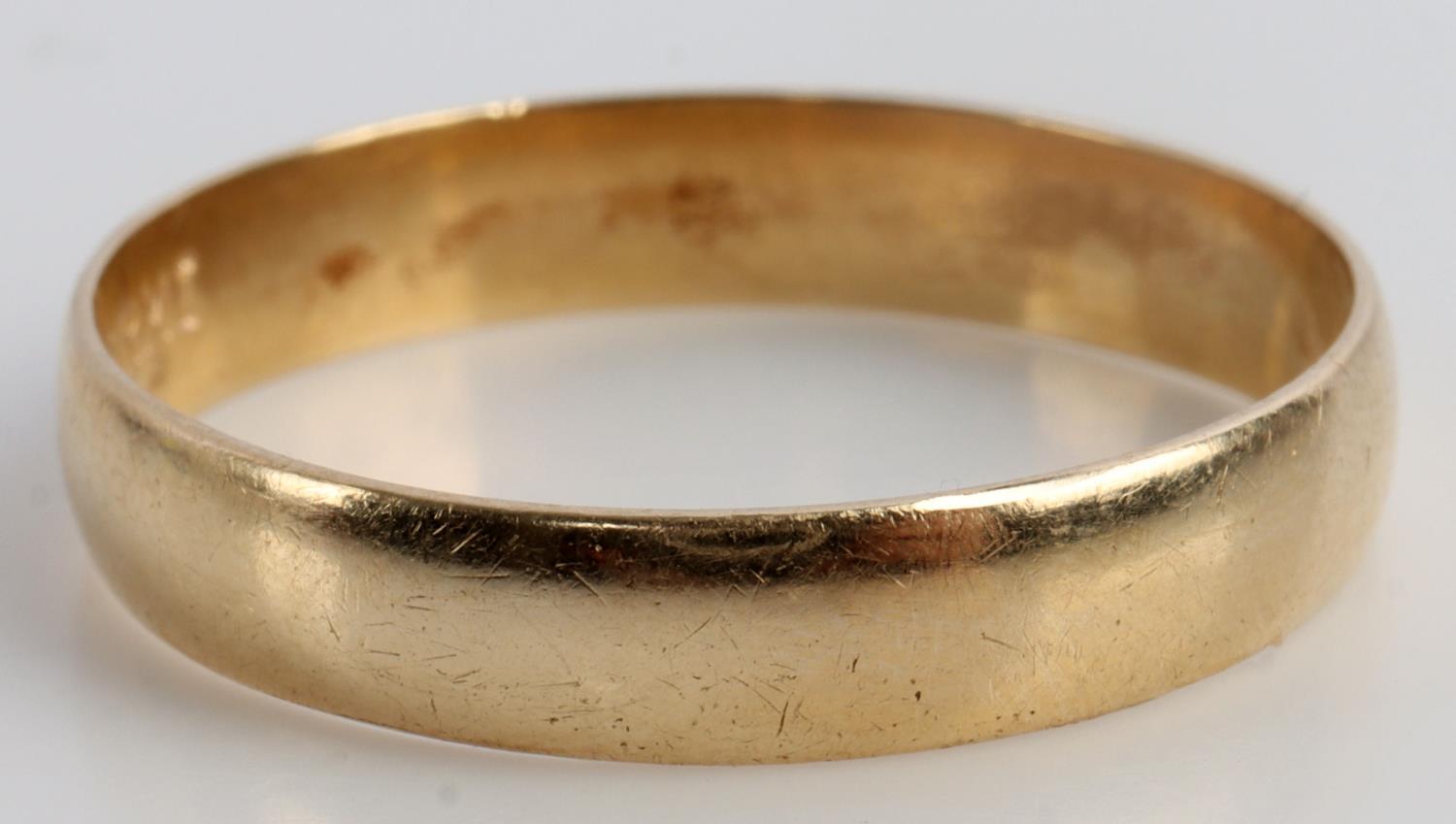 10KT YELLOW GOLD RING  2.2 GRAMS SIZE 11