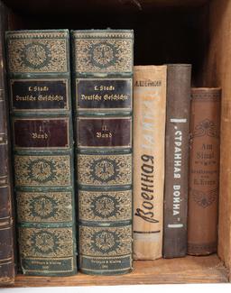 DUPONT EXPLOSIVE WOOD BOX W GERMAN & DUTCH BOOKS