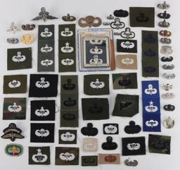 LARGE US MILITARY PARATOOPER PATCH & MEDAL LOT