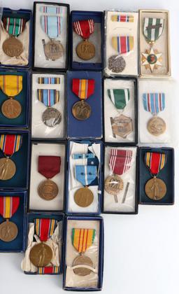 LOT OF 60 MEDALS WWII US  KOREAN VIETNAM WAR