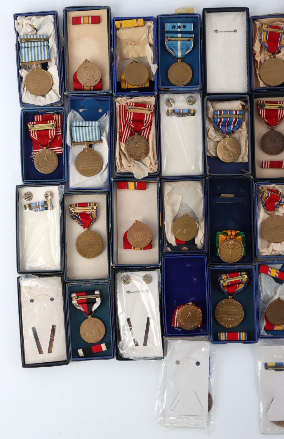 LOT OF 60 MEDALS WWII US  KOREAN VIETNAM WAR