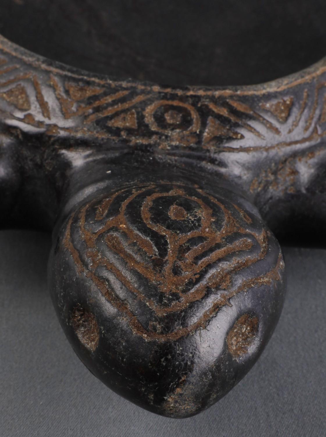 TAINO ELABORATE TURTLE SHAPED BOWL