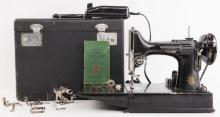 SINGER FEATHERWEIGHT 221-1 SEWING MACHINE W CASE
