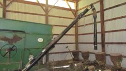 J&M 250-7 Gravity Box with Swing Auger