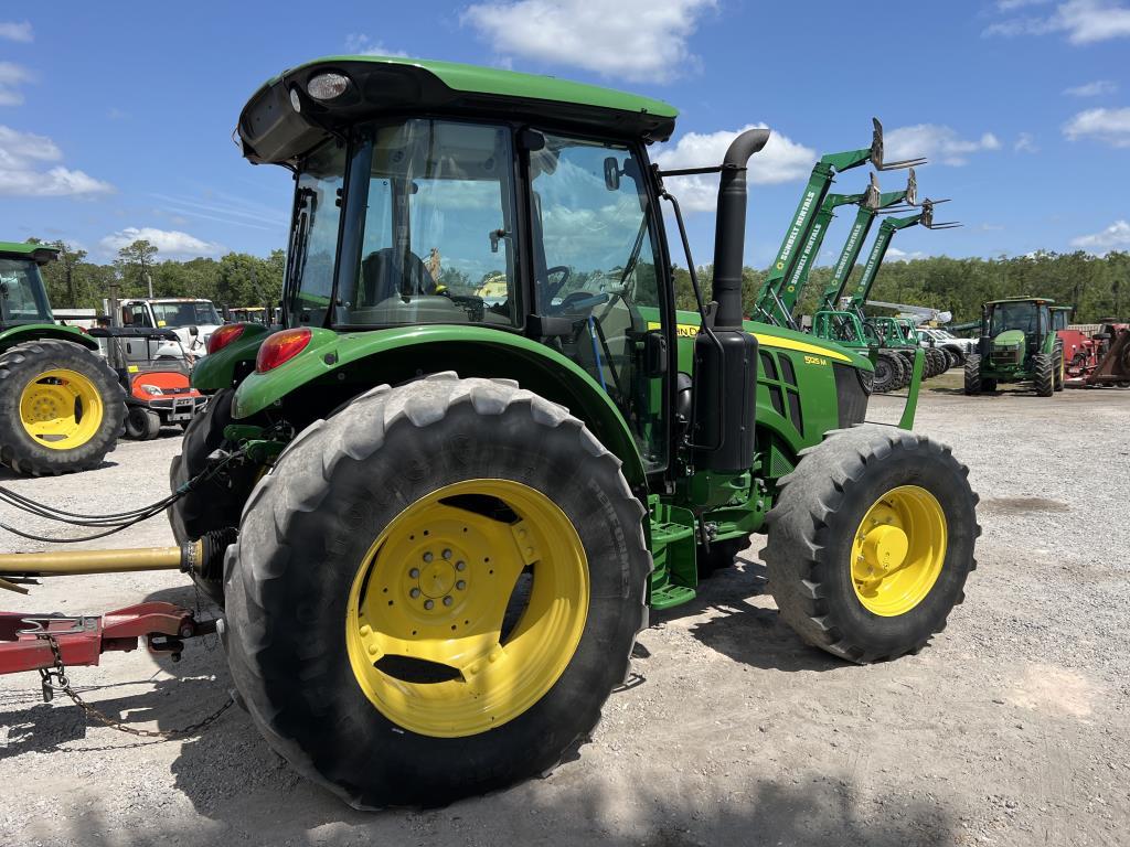 2022 John Deere 5125m Tractor