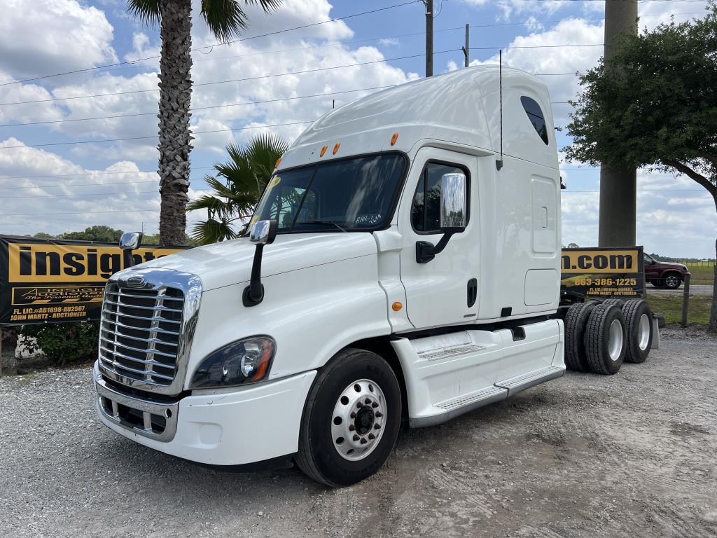 2009 Freightliner Cascadia Sleeper Semi W/t R/k