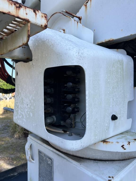2004 INTERNATIONAL 7400 6x6 BUCKET TRUCK W/T