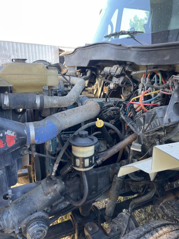 2004 INTERNATIONAL 7400 6x6 BUCKET TRUCK W/T